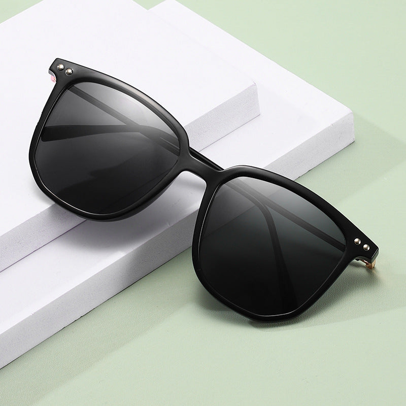 Women's fashionable oversized sunglasses with sturdy frame and UV protection Stornfield