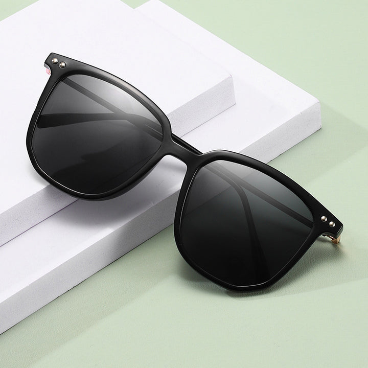 Women's fashionable oversized sunglasses with sturdy frame and UV protection Stornfield