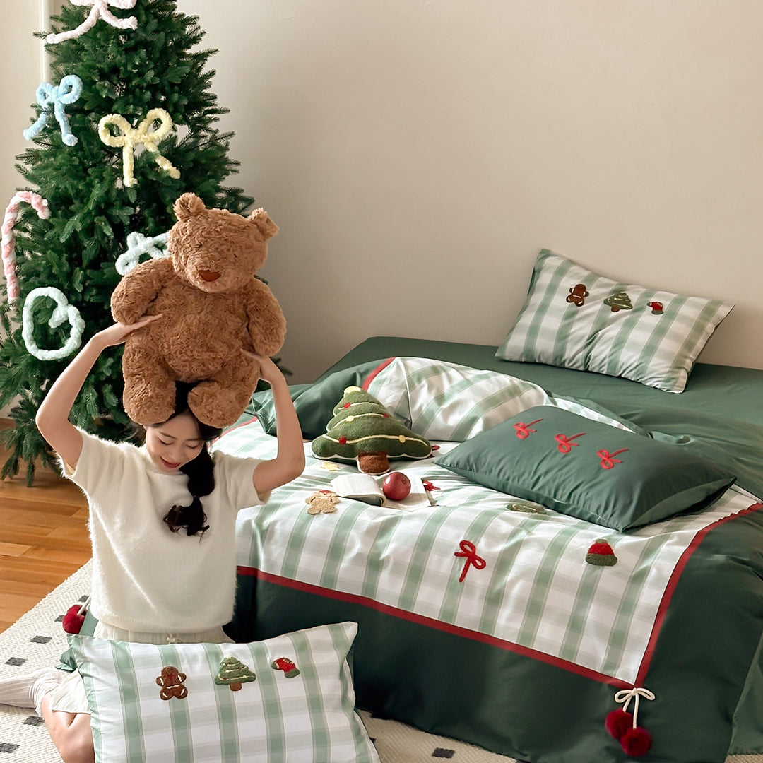 Christmas bedding set made of cotton satin with embroidered appliqués