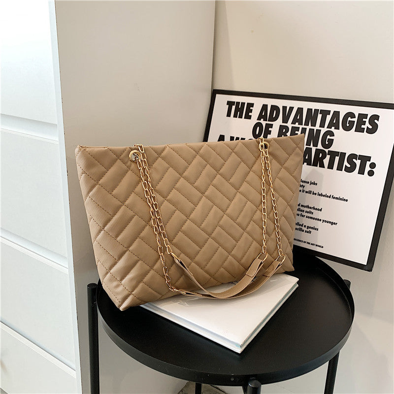 Elegant Quilted Chain-Handled Tote