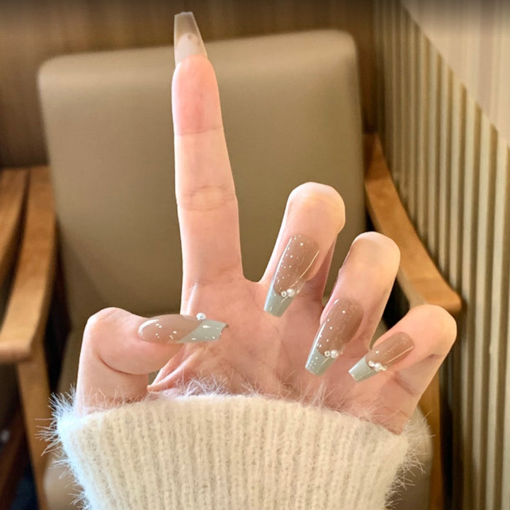 Playful artificial nails with glitter and colorful patterns Stornfield