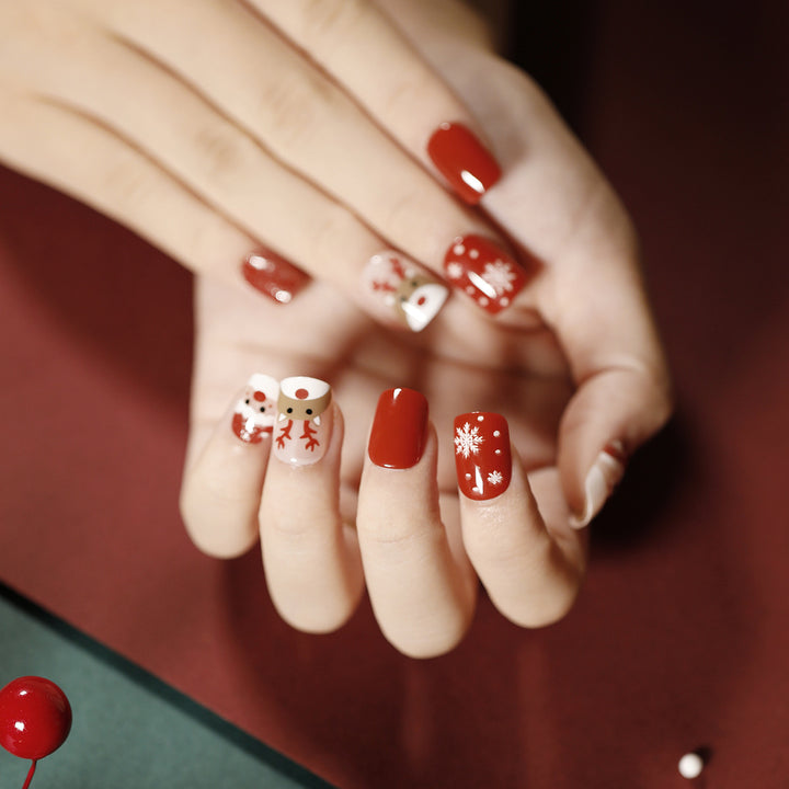Elegant artificial nails with golden accents and floral design Stornfield