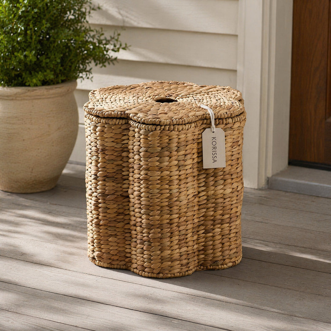 Chair made of braided natural material Stornfield