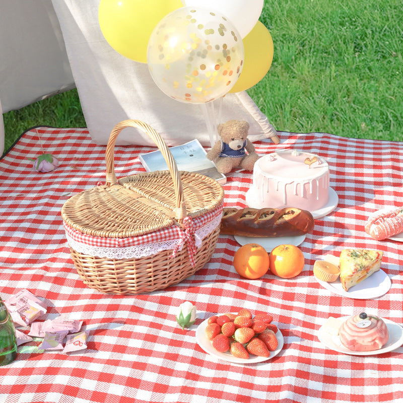 Women's basket with romantic check pattern and decorative lace insert Stornfield