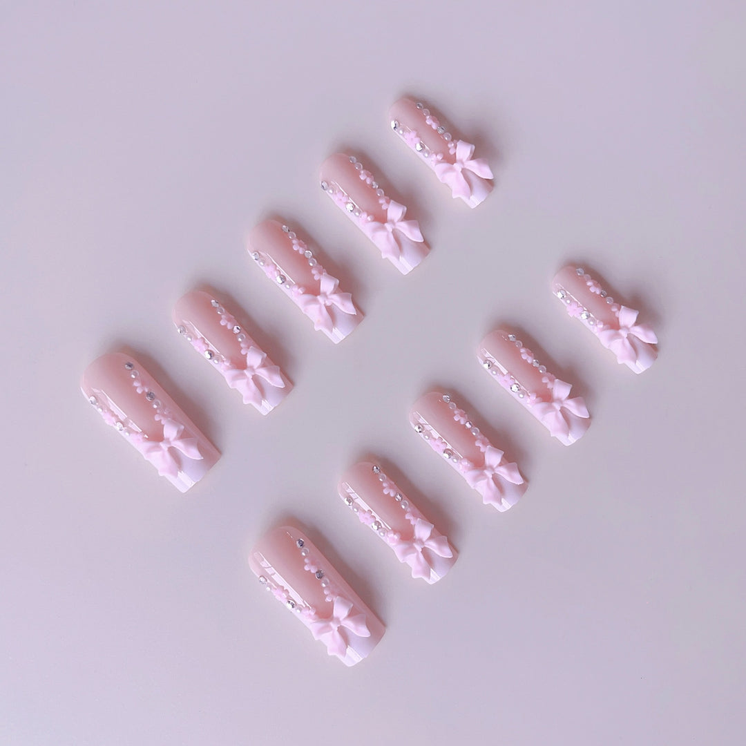 Nail set with elegant 3D flower and pearl decorations Stornfield