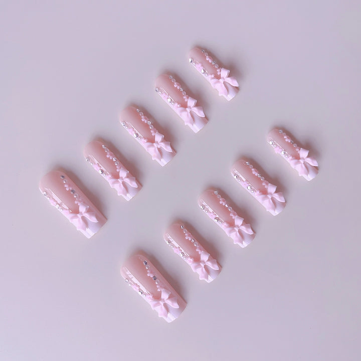 Nail set with elegant 3D flower and pearl decorations Stornfield