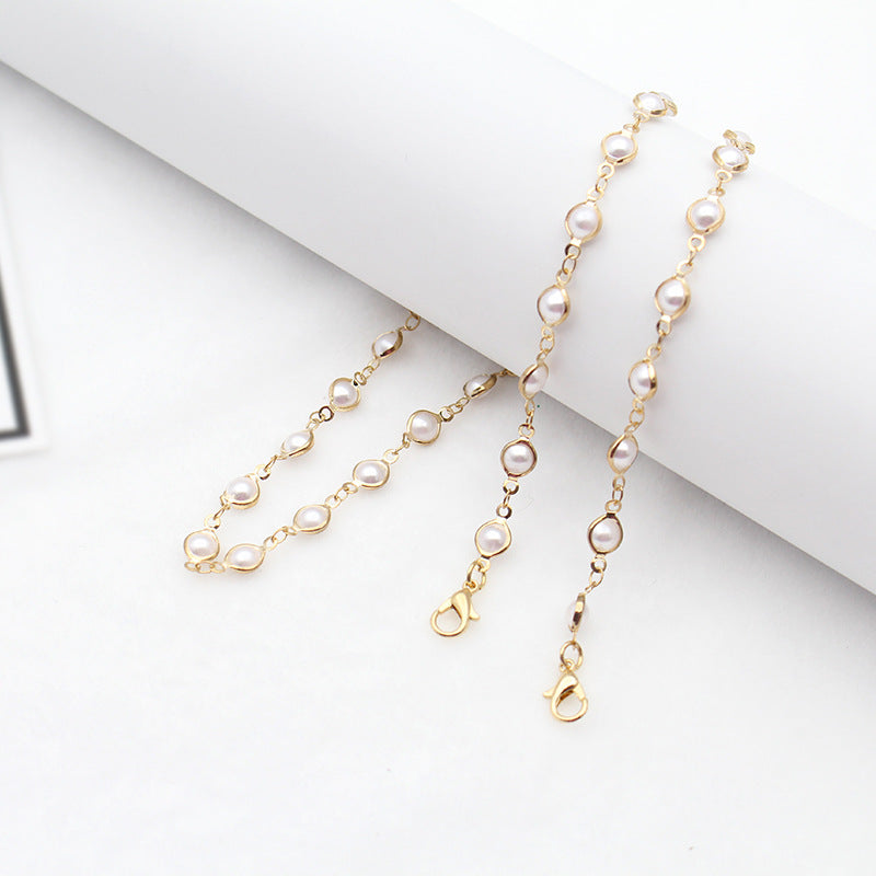 Elegant Pearl-Linked Eyewear Chain Stornfield