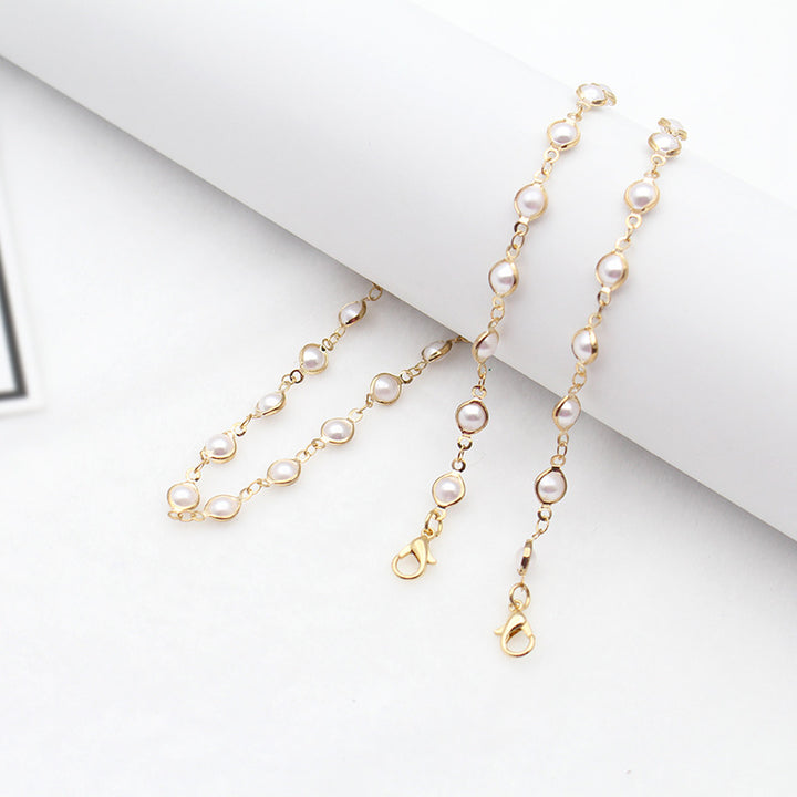 Elegant Pearl-Linked Eyewear Chain Stornfield