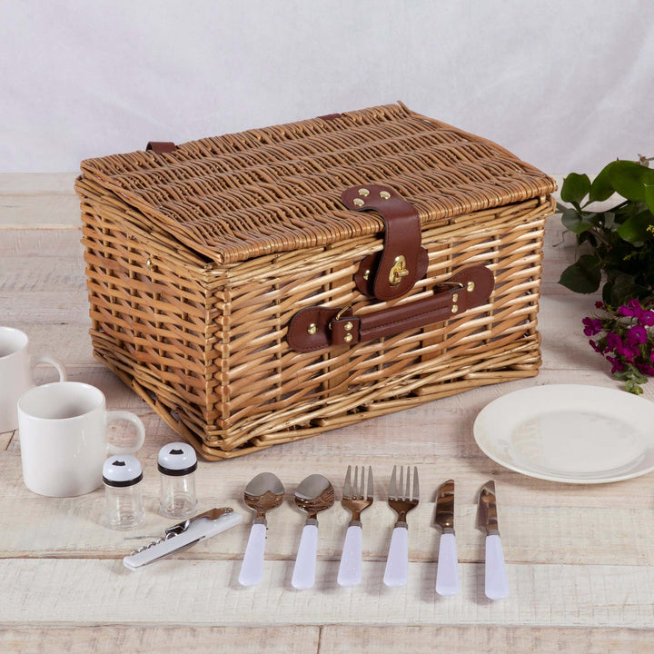 Women's picnic basket with integrated dish set and decorative inner lining Stornfield