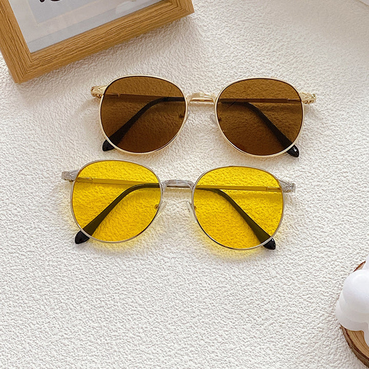 Fashionable sunglasses with round frame and intricate design Stornfield