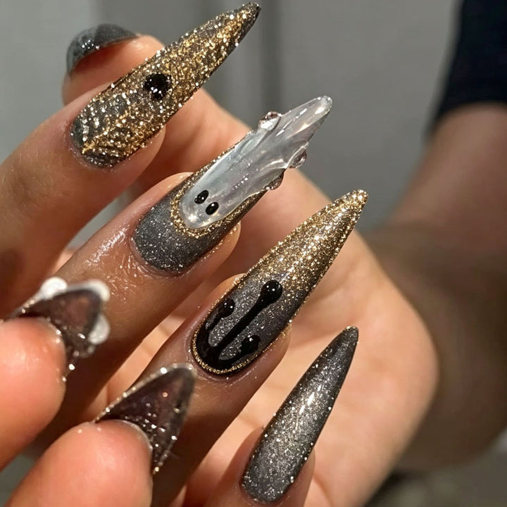 Artificial nail set with glamorous metallic elements and delicate details Stornfield