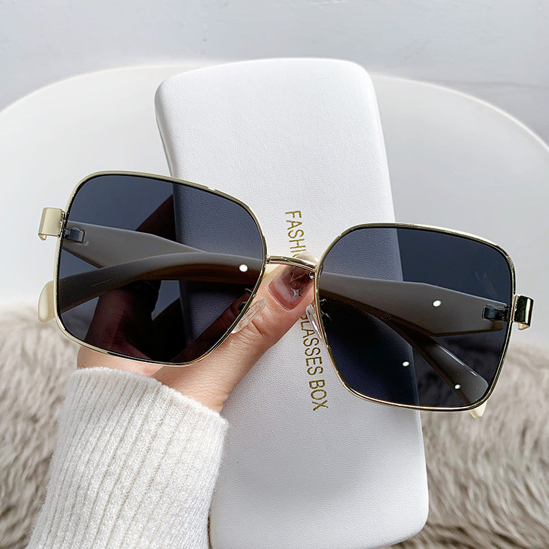 Women stylish square sunglasses with curved frame Stornfield