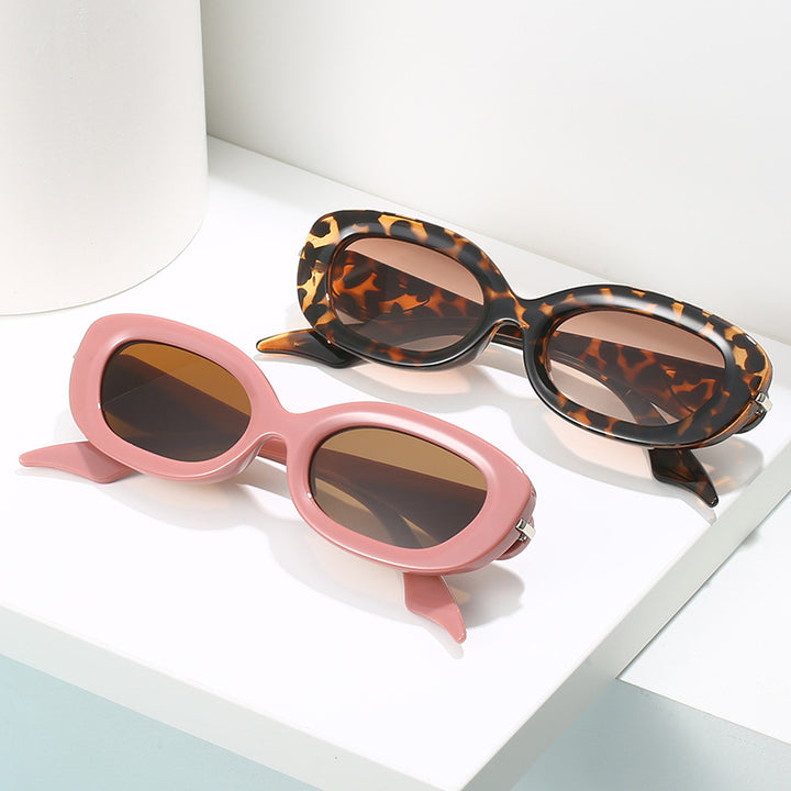 Ladies stylish sunglasses with elegant, curved frame Stornfield