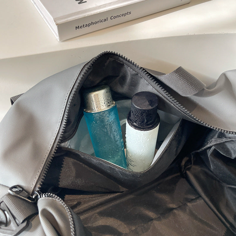Sporty Travel Bag With Durable And Water-Repellent Material Stornfield