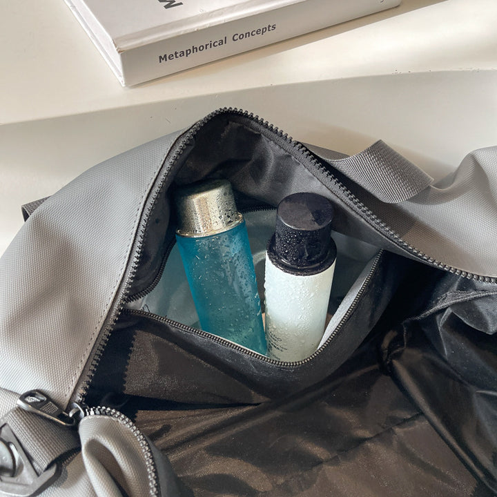 Sporty Travel Bag With Durable And Water-Repellent Material Stornfield