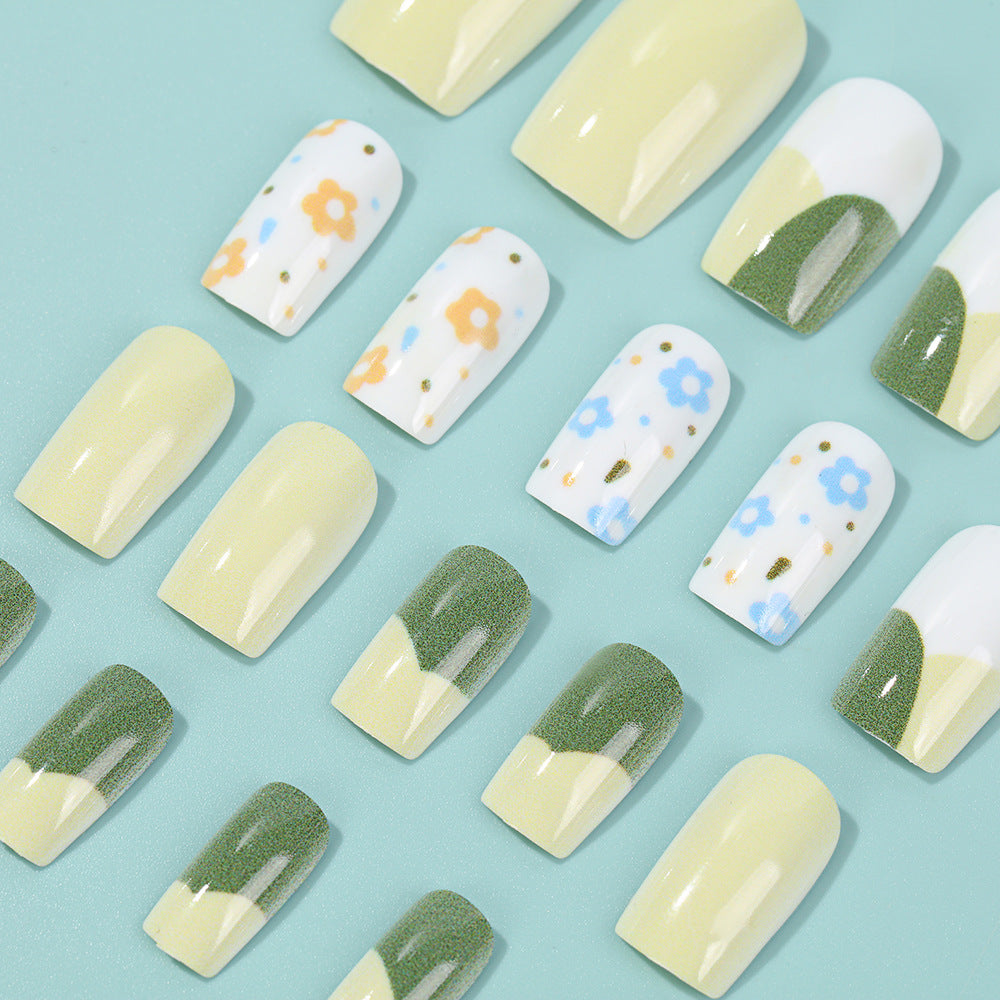 Artificial Nail Set with Playful Flower Patterns Stornfield