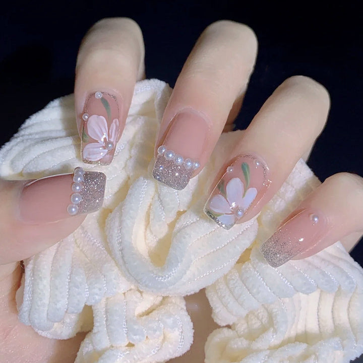 Elegant Floral Design Press-On Nails
