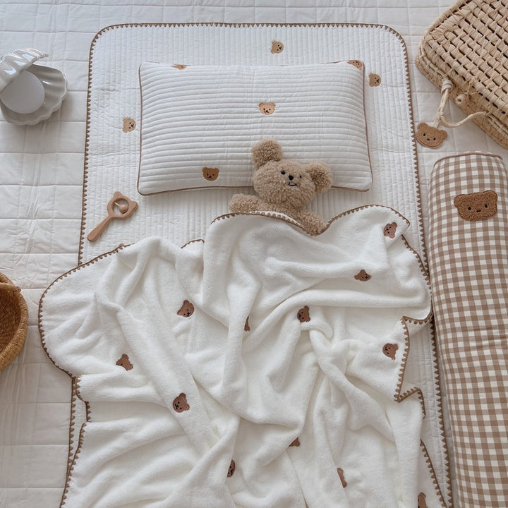 Unisex cuddly blanket with sweet bear motifs Stornfield