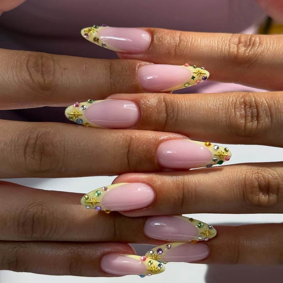 Nail art set with floral 3D decorations and glitter accents Stornfield