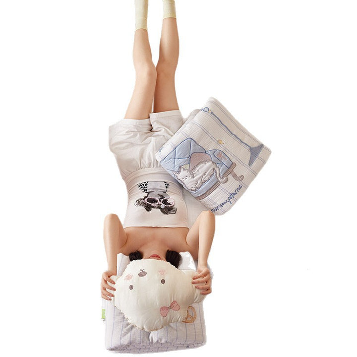 Lightweight children's bedding set with embroidered animal appliqués and fine quilted texture