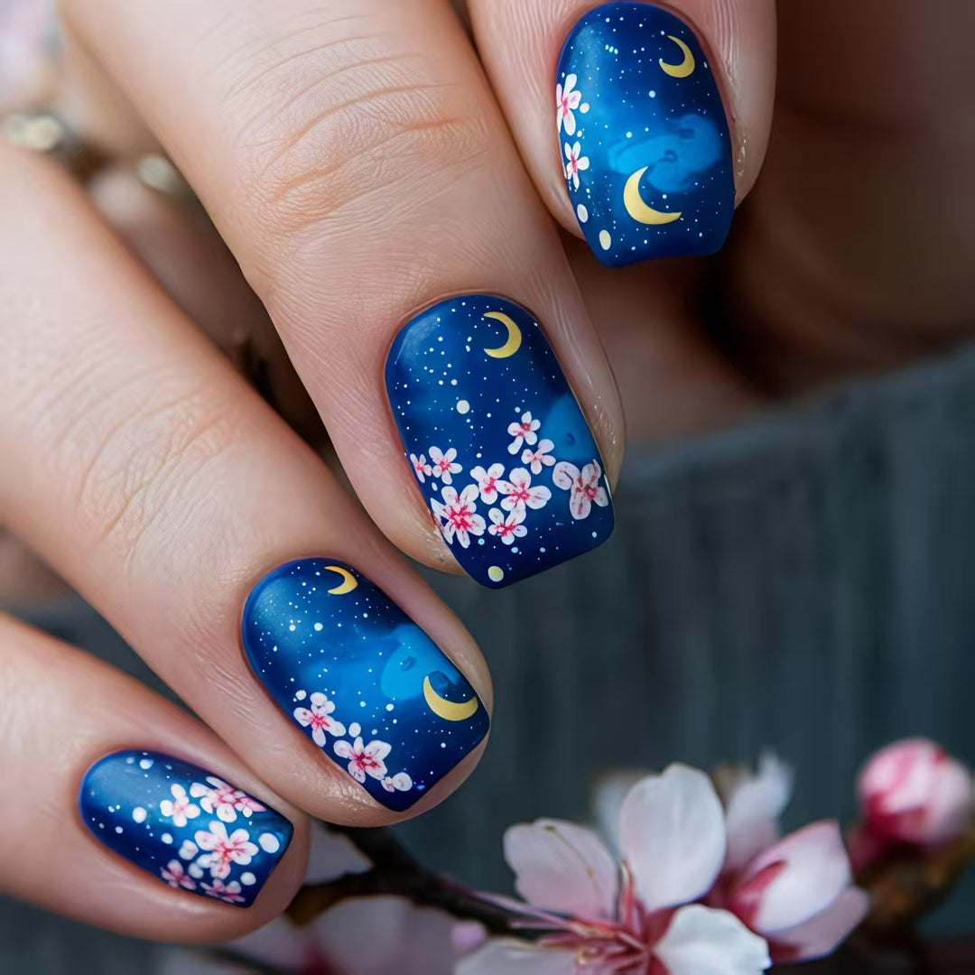Artificial nail set with floral designs Stornfield