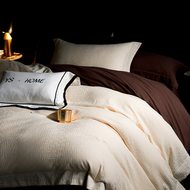 Luxurious cotton satin bed linen set with jacquard structure