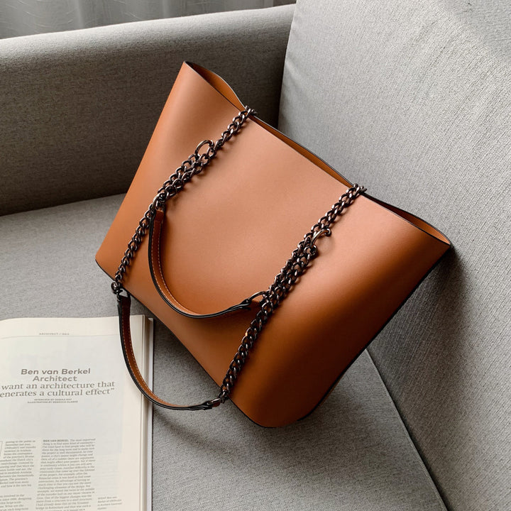 Elegant shoulder bag in minimalist design Stornfield