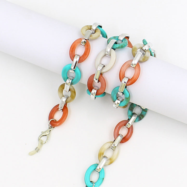 Elegant Chain Eyewear Holder Stornfield