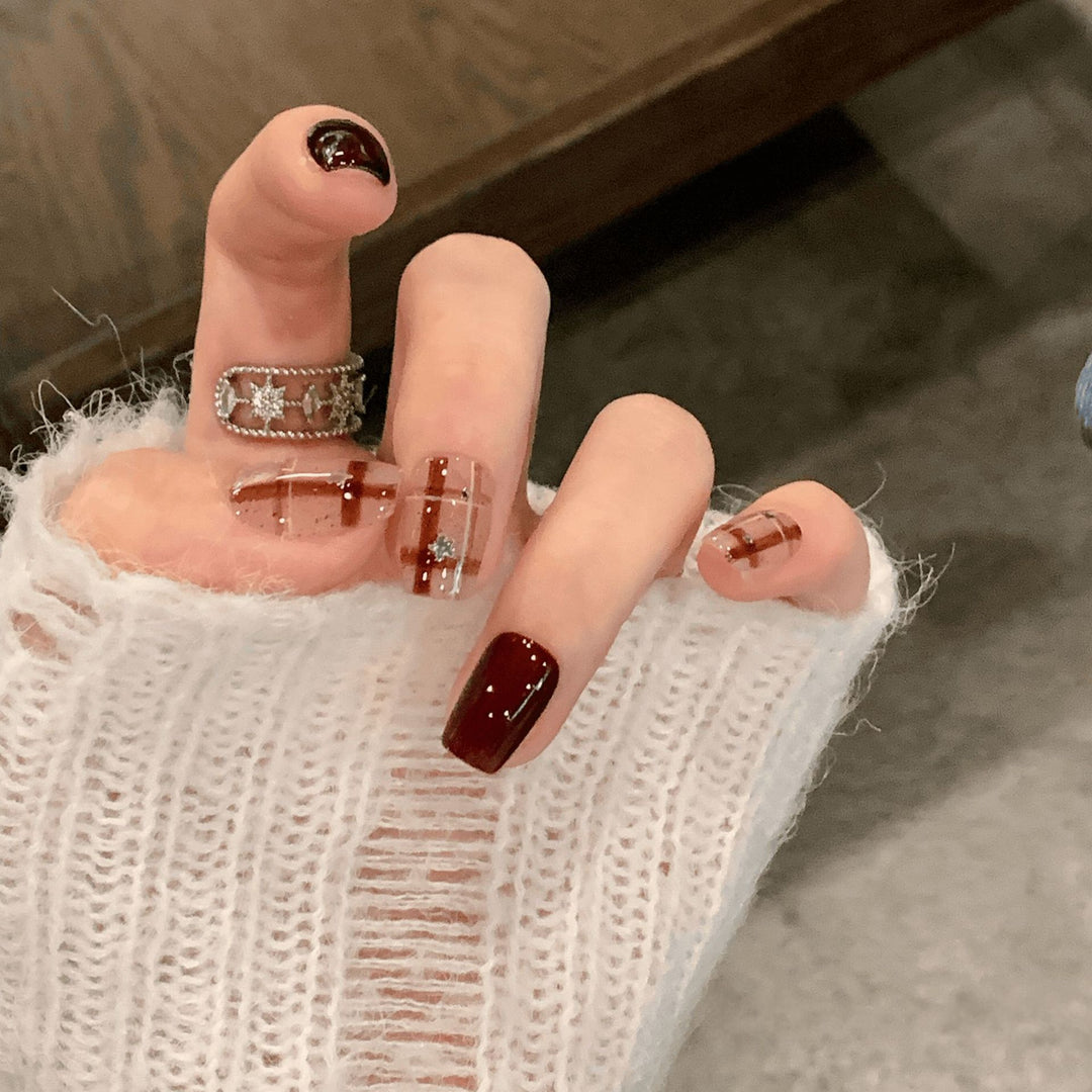 Artificial artificial nails with elegant geometric design Stornfield
