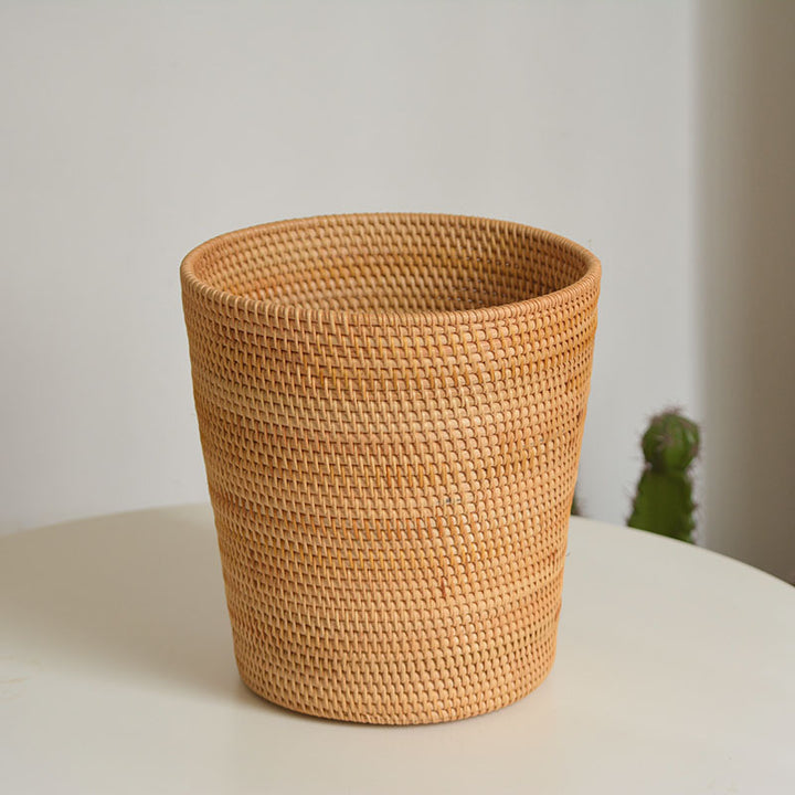 Women Elegant hand-woven basket with practical handles Stornfield