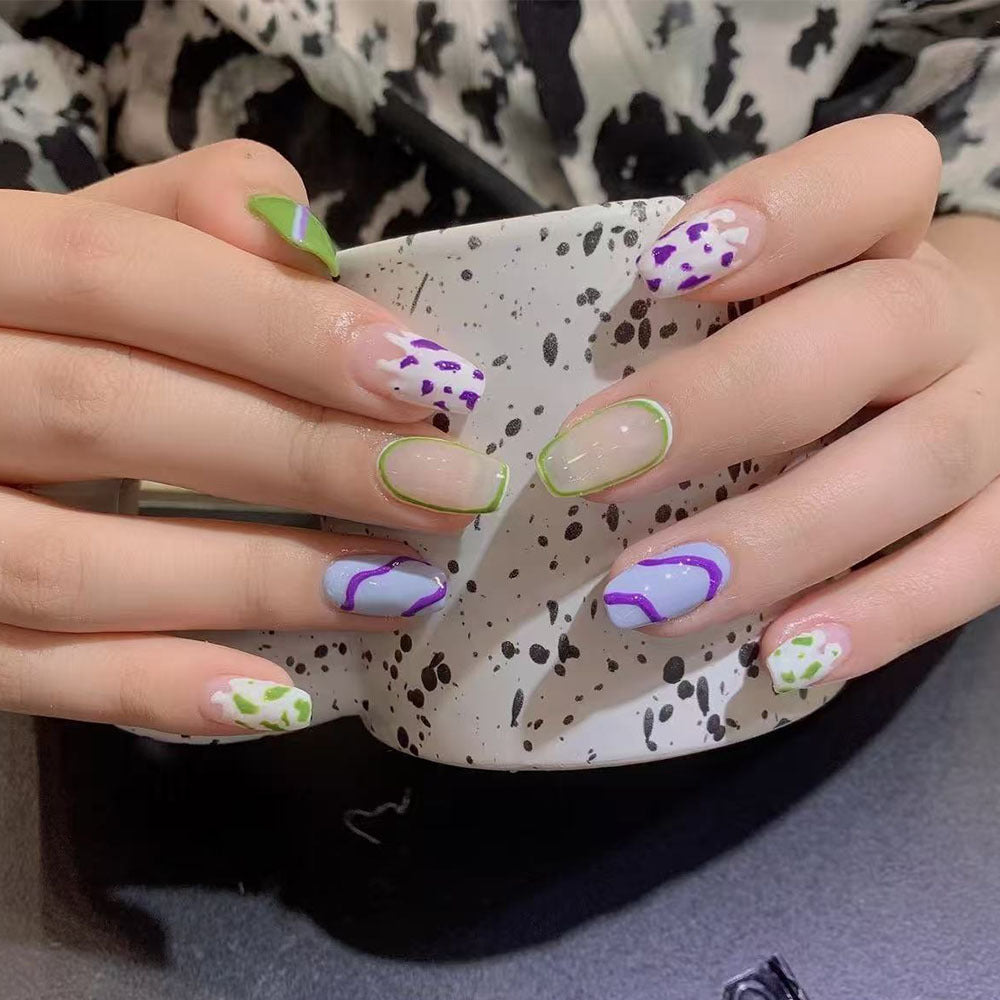 High-gloss artificial nails with rose effect Stornfield