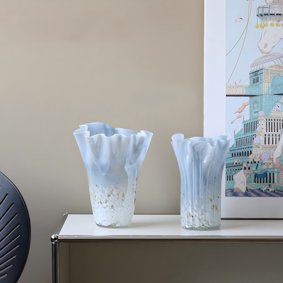 Elegant Glass Vase with Wavy Edge Stornfield
