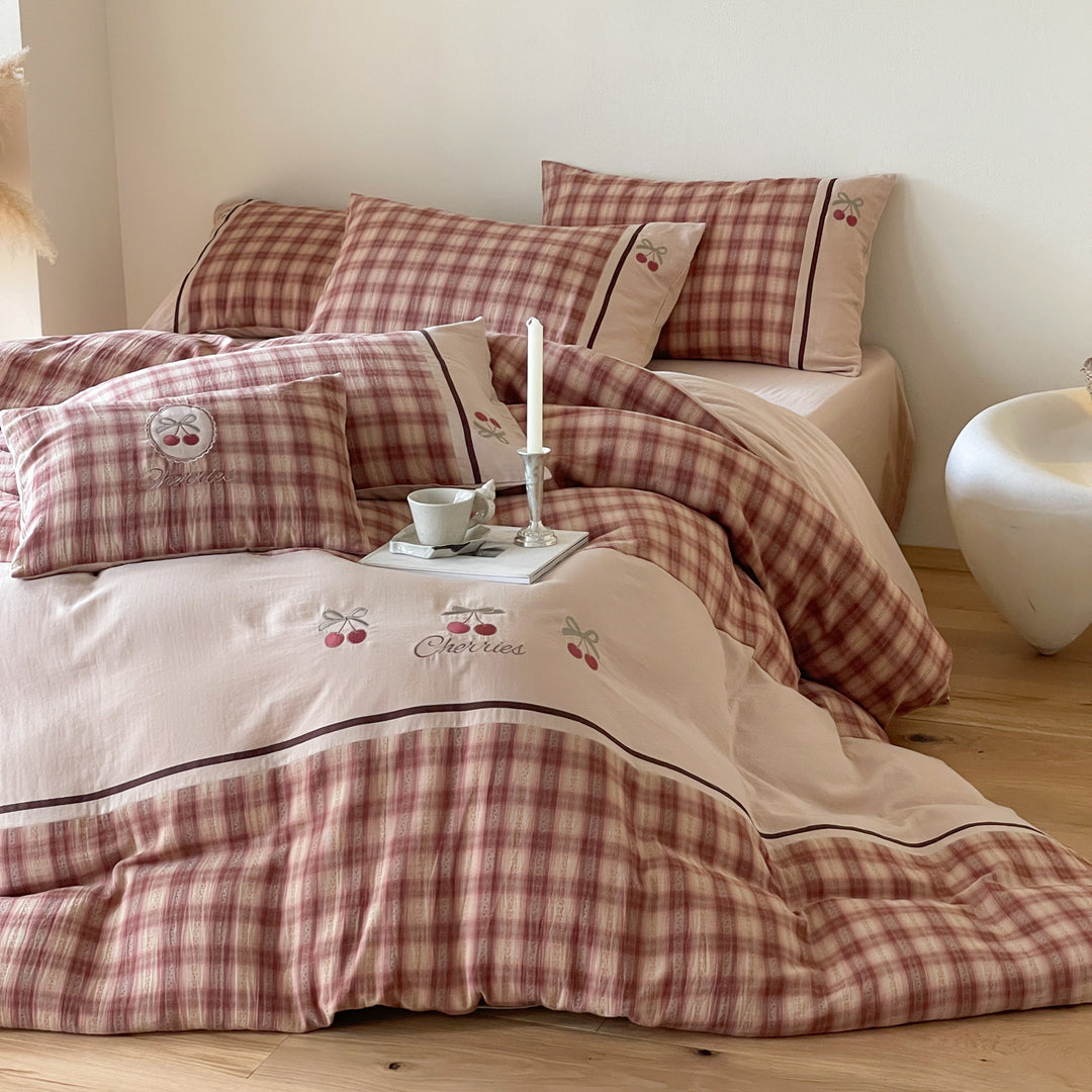 Luxurious cotton bedding set with check pattern and embroidered floral appliqués