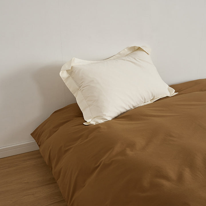 Duvet cover set made of cotton percale with extra soft finish and hotel closure