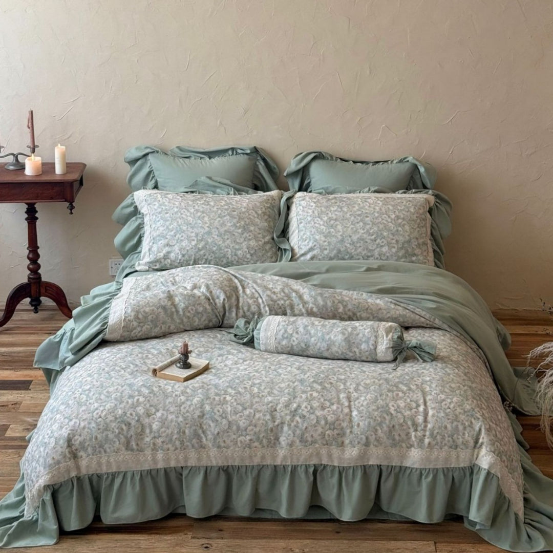 Vintage floral bedding set with ruffled bed skirt and lace trim