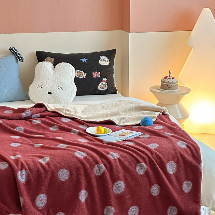 Reversible cuddly blanket made of teddy fleece and microfleece with floral pattern and fastening straps