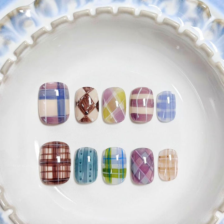 Artistic Cat-Themed Press-On Nail Art Set Stornfield