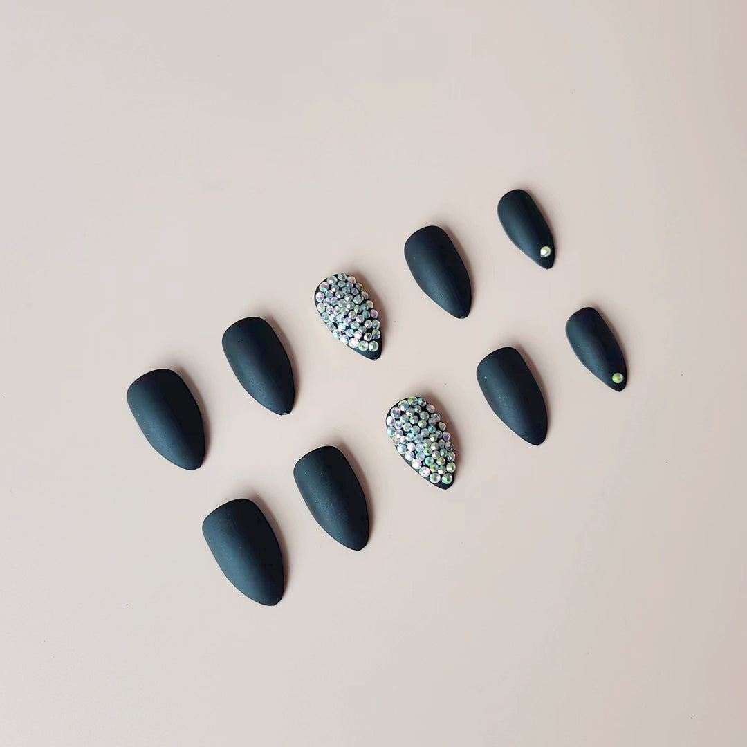 Artificial nail set with matte finish and sparkling accents Stornfield
