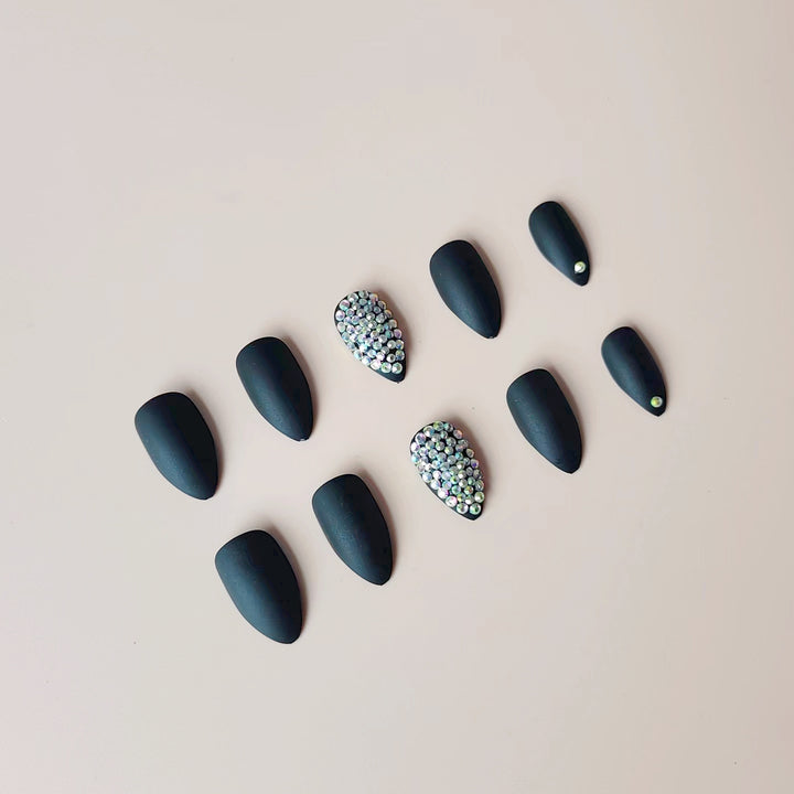 Artificial nail set with matte finish and sparkling accents Stornfield