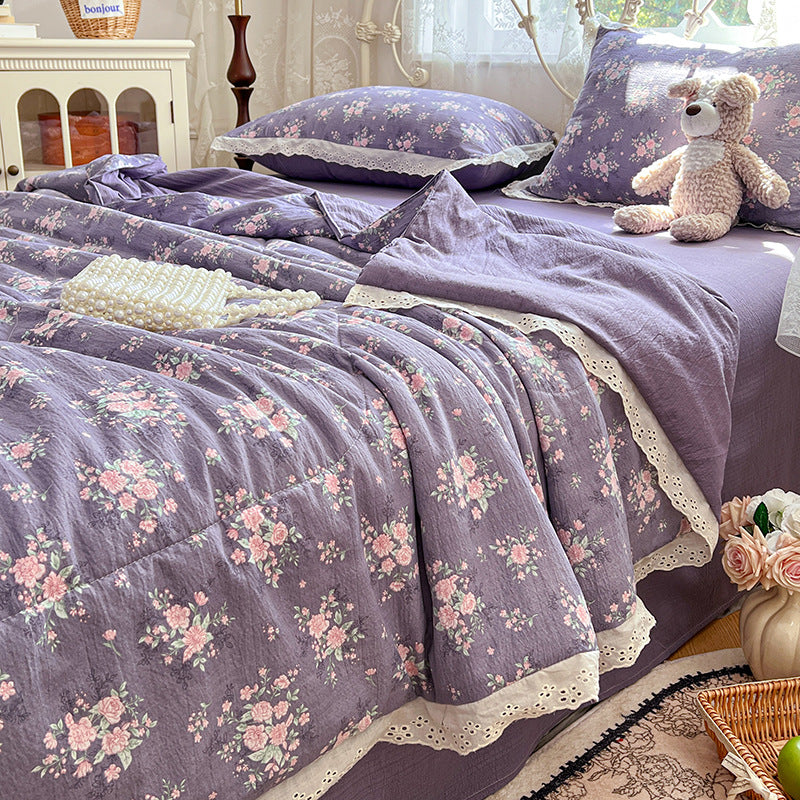 Floral Patterned Quilt Set