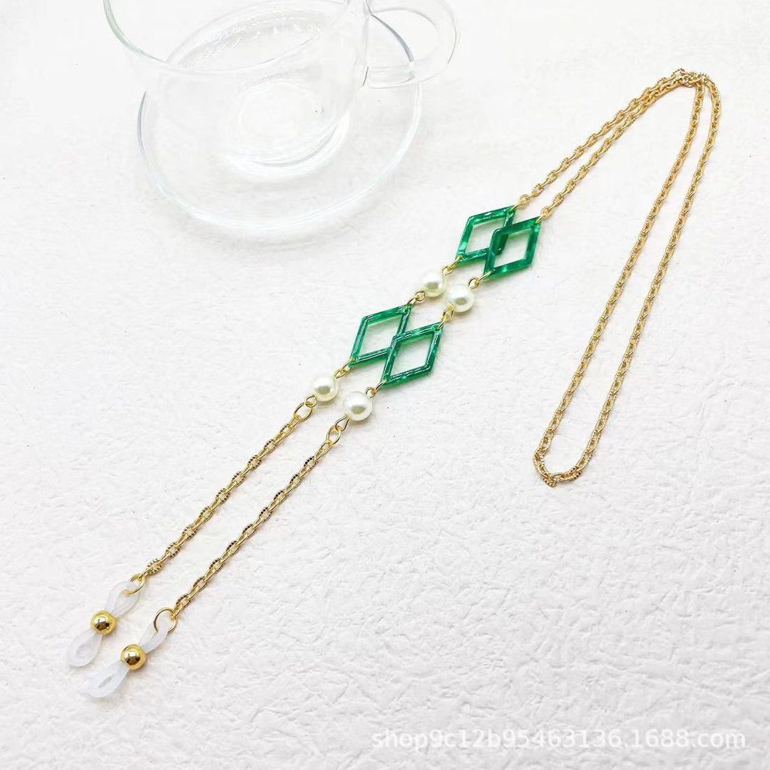 Elegant Geometric Necklace Stornfield