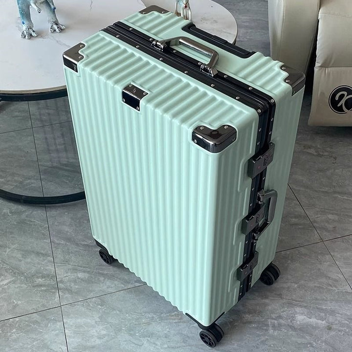Hard-shell suitcase with integrated combination lock and silent wheels Stornfield