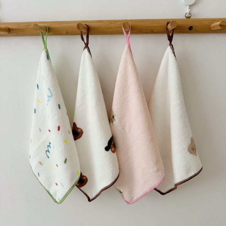Cuddle blanket for baby and toddler with cute dog motif and soft microfleece