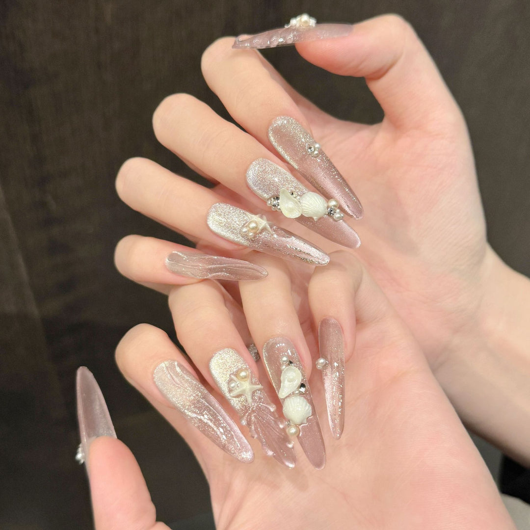 Decorative Press-On Nail Art Set with Ocean-Inspired Shell and Pearl Accents