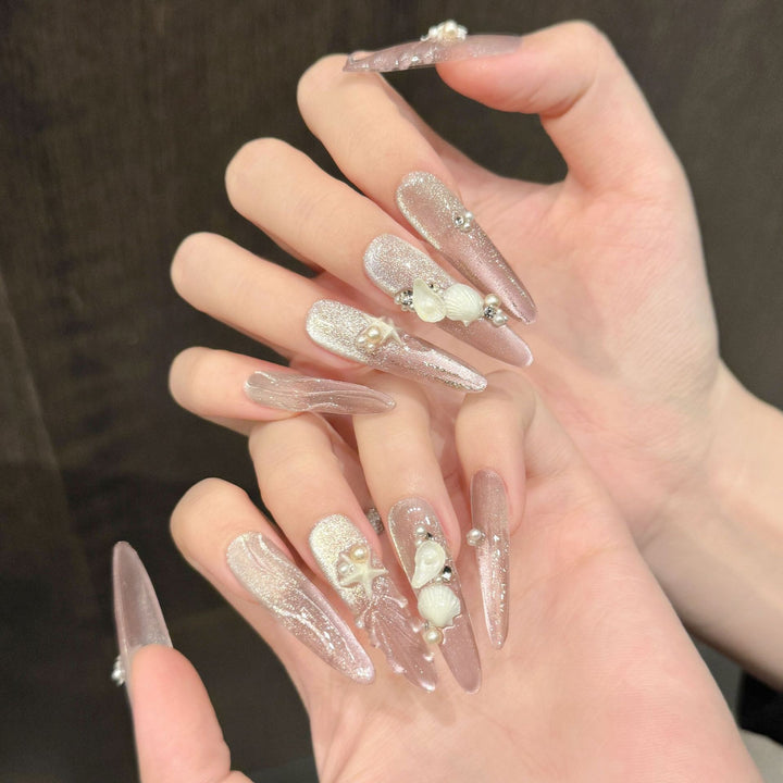 Decorative Press-On Nail Art Set with Ocean-Inspired Shell and Pearl Accents