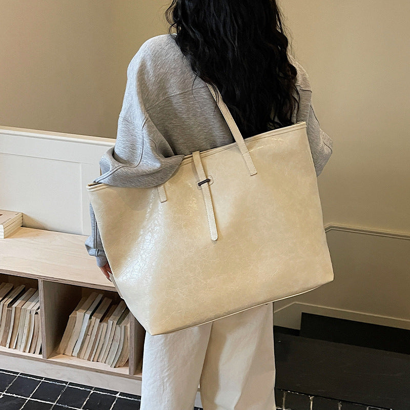 Elegant and Spacious Tote Bag Stornfield