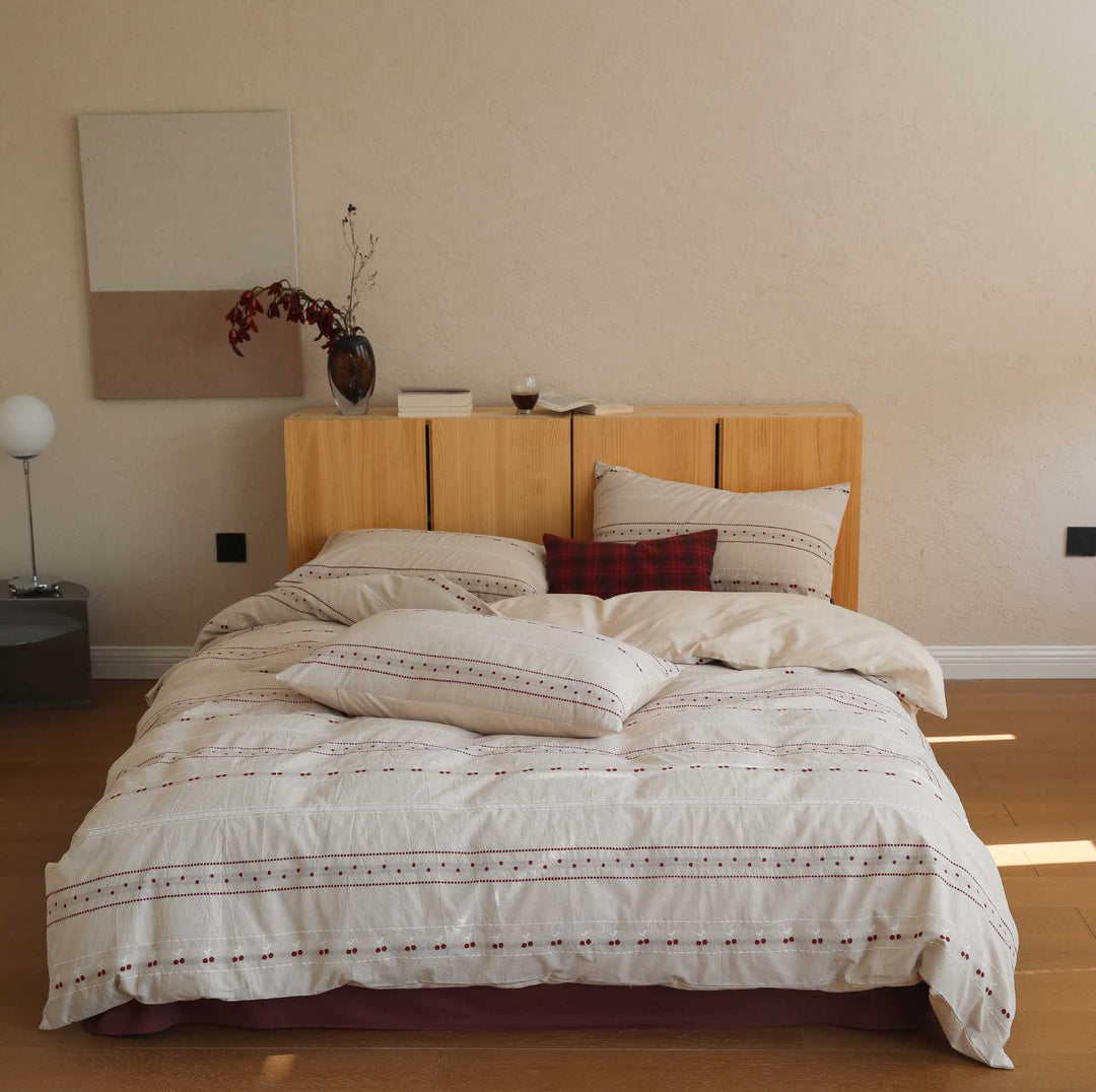 Reversible duvet cover set made of organic cotton in linen look with decorative eyelet embroidery