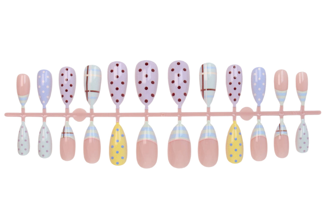Artificial nail set with colorful patterns Stornfield
