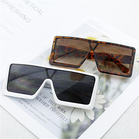 Women's Oversized Sunglasses in Avant-Garde Design Stornfield