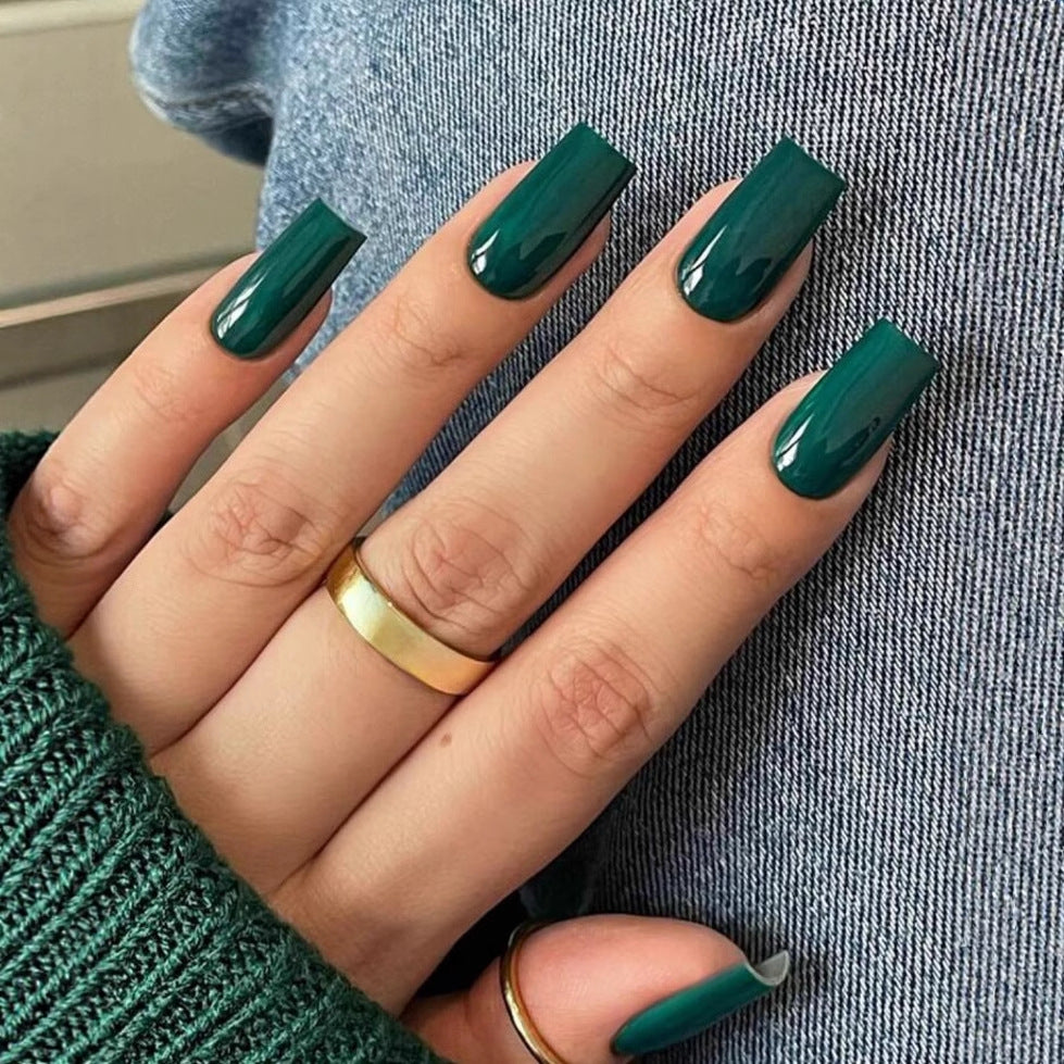 High-quality artificial nail set with glossy finish Stornfield